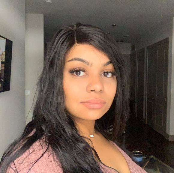 Meet your Posher, Daniella - Picture 1 of 1